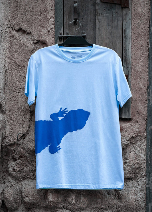 ضب Uromastyx Shirt – Blue T-shirt featuring a huge design of dhab lizard, celebrating wildlife One8