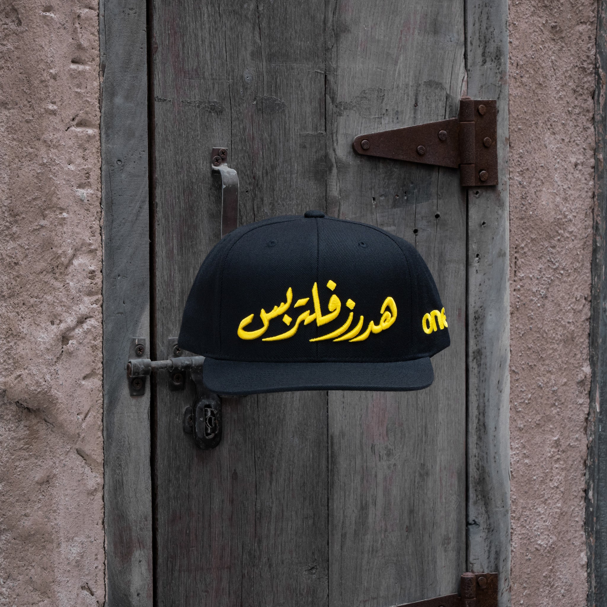 هدرز فلتر بس Emirati Street Racing Hat: Black trucker cap with bold Arabic text car culture One8 Hat