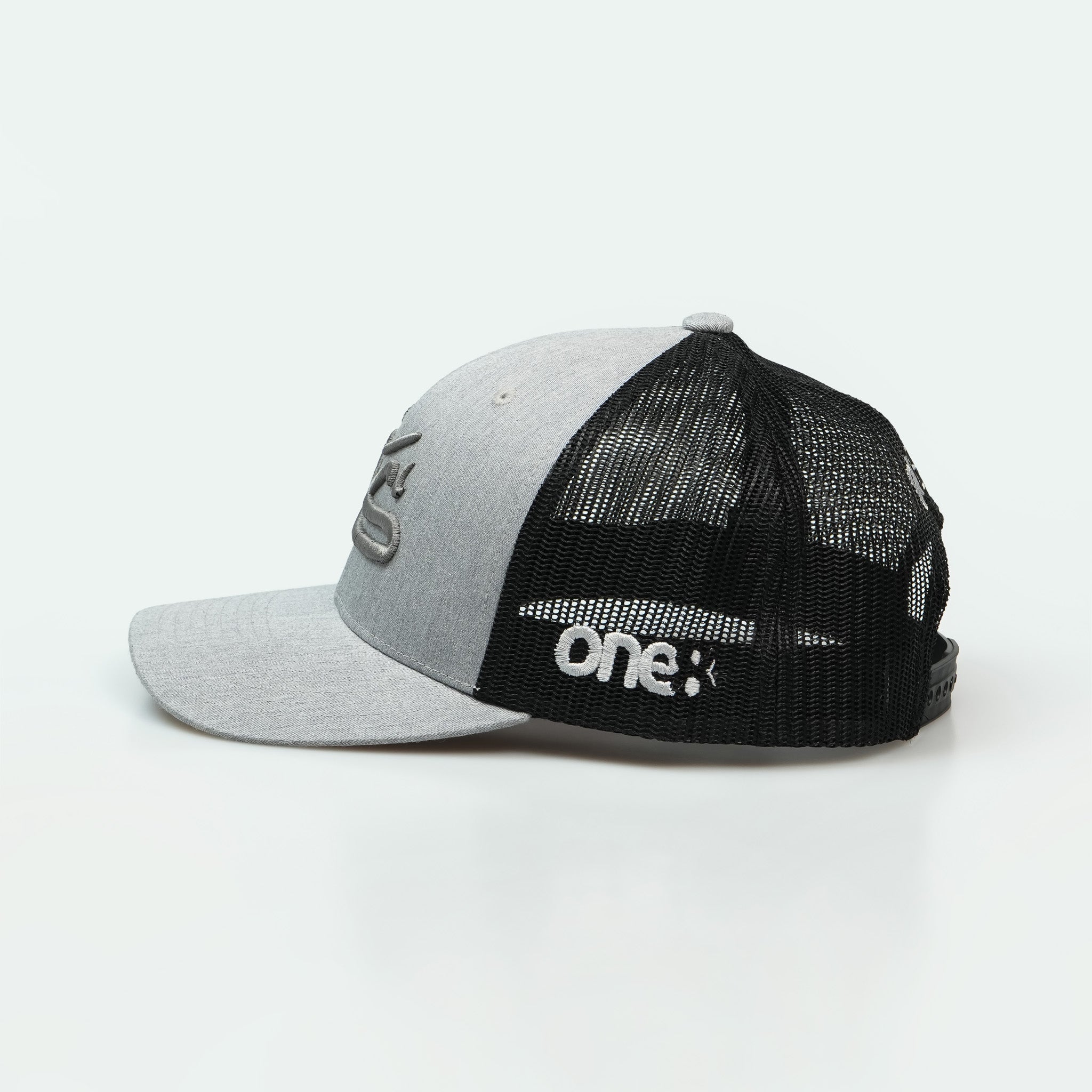 كفو Kafoo One8 Hat :  trucker cap with bold Arabic lettering, symbolizing Gulf pride and respect 