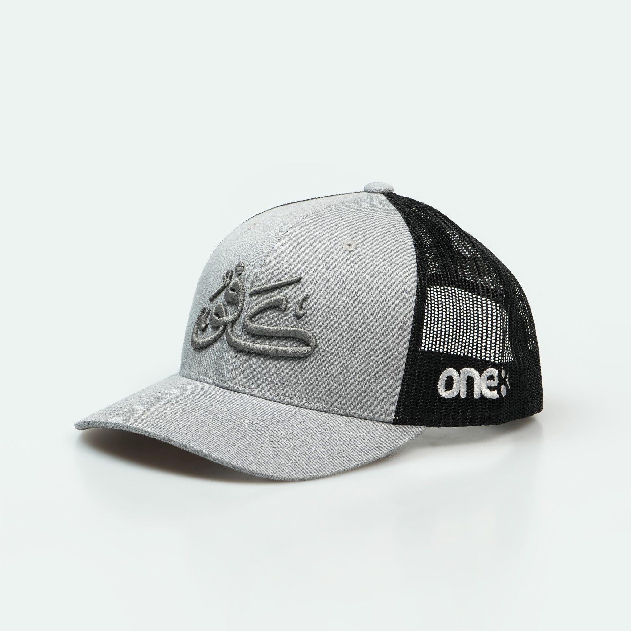 كفو Kafoo One8 Hat :  trucker cap with bold Arabic lettering, symbolizing Gulf pride and respect 
