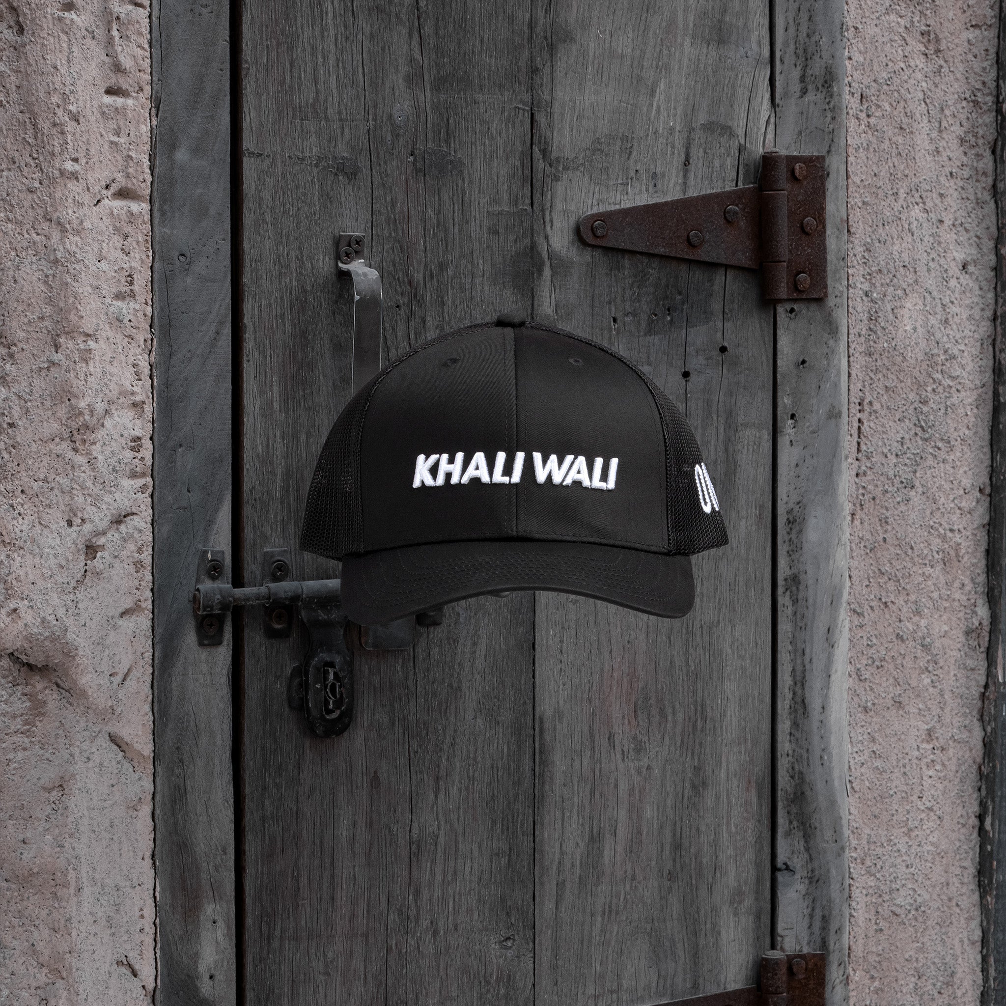 Khali Wali - Curved Brim Meshback Trucker Hat - One8 - Vintage Arabian Streetwear
