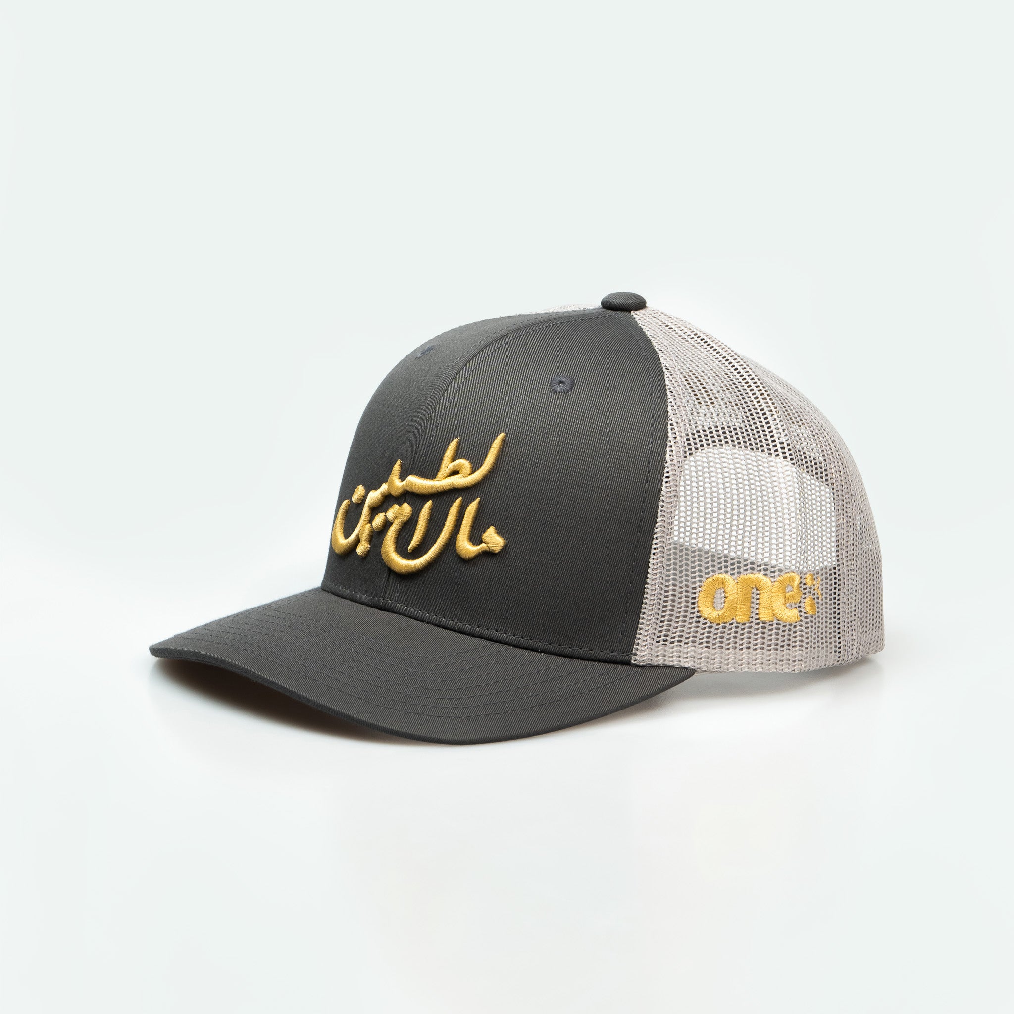 مال الطيبين with bold Arabic text, celebrating Gulf nostalgia with Arabic calligraphy One8 hat