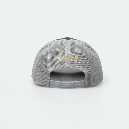 مال الطيبين with bold Arabic text, celebrating Gulf nostalgia with Arabic calligraphy One8 hat