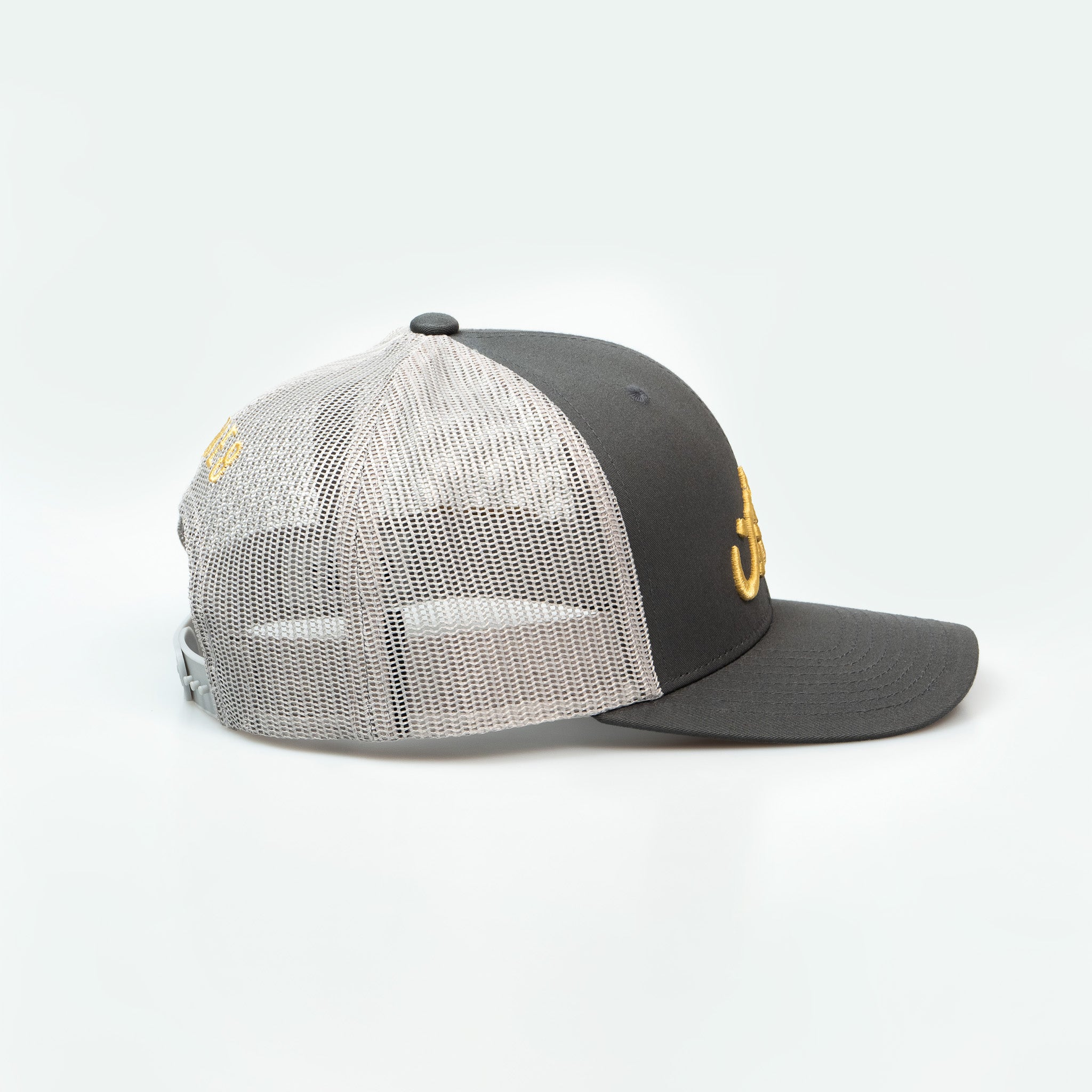 مال الطيبين with bold Arabic text, celebrating Gulf nostalgia with Arabic calligraphy One8 hat