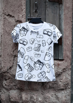Emirati برقع Ladies Tee: the traditional Emirati burqa and the classic cotton tshirt combined. One8