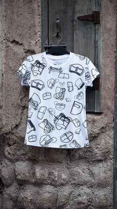 Emirati برقع Ladies Tee: the traditional Emirati burqa and the classic cotton tshirt combined. One8