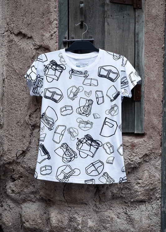 Emirati برقع Ladies Tee: the traditional Emirati burqa and the classic cotton tshirt combined. One8